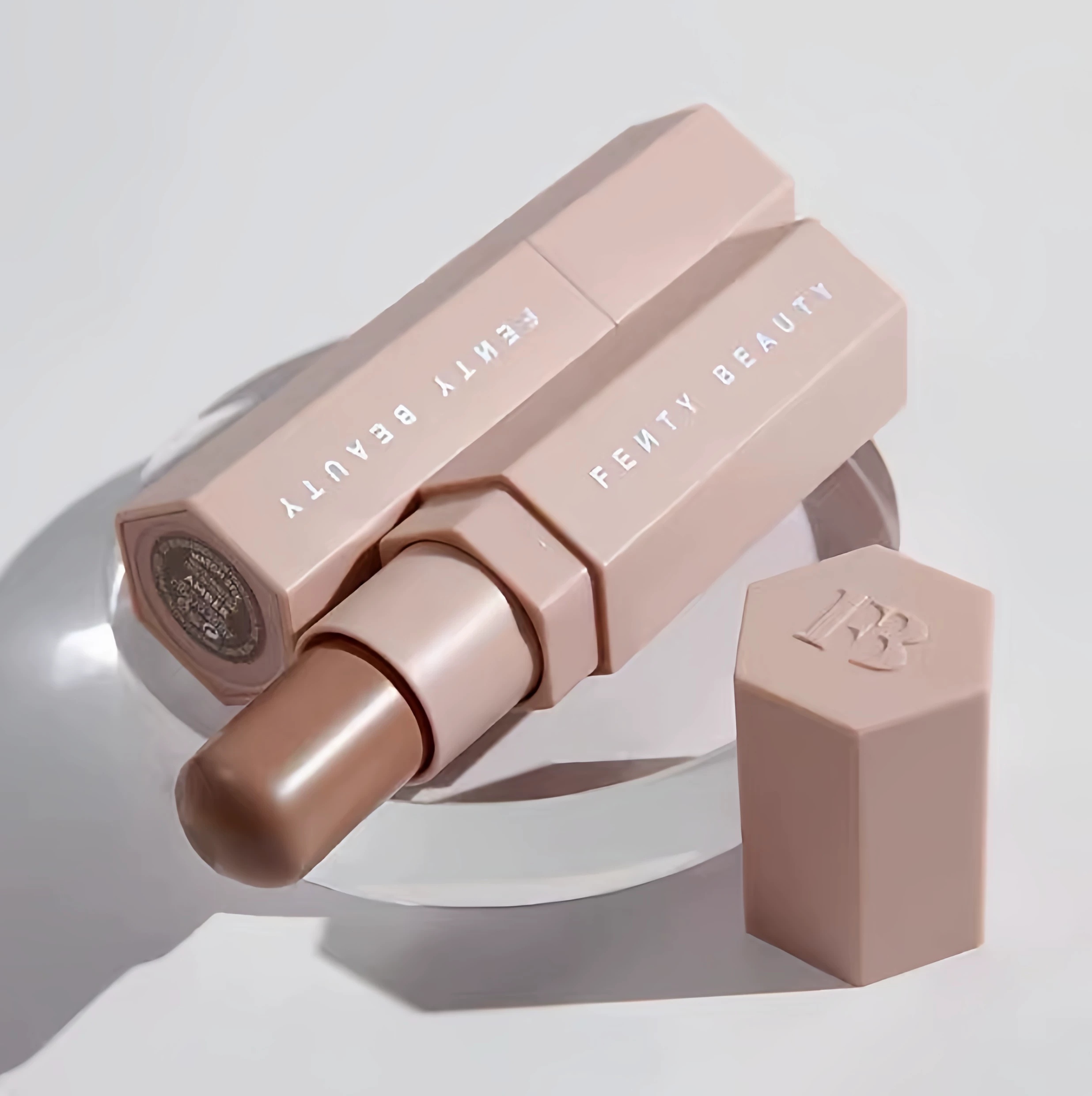 Fenty Beauty Makeup Highlighter - Barra de contorno Fenty Beauty, textura